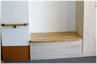 【グループホーム にこにこ】玄関イス